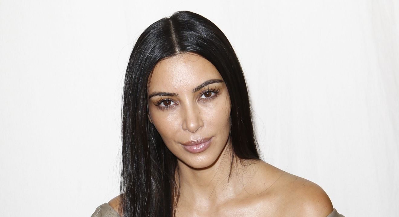 Entity celebrates the no makeup trend with Kim Kardashian no makeup look.