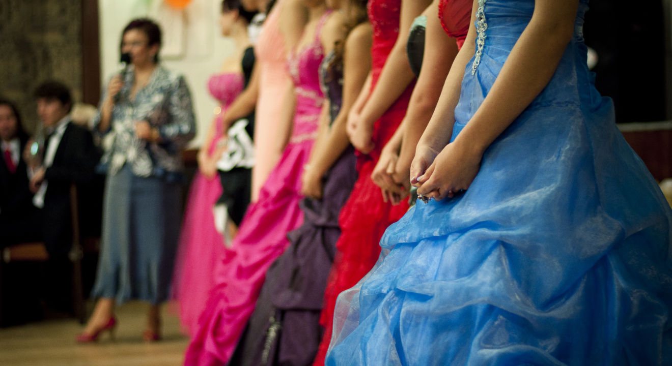 High School in Illinois won't let students pick their own prom dates