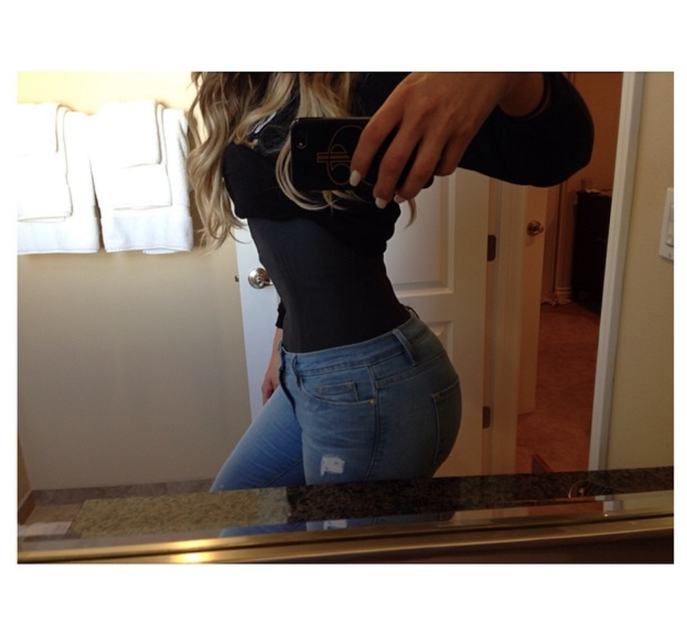 ENTITY reports on Khloe Kardashian waist trainer.