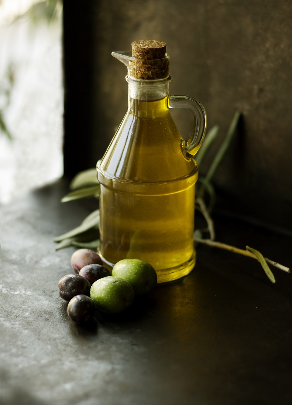 ENTITY shares 7 DIY face masks, including two variations of a brown sugar scrub. PHOTO OF OLIVE OIL VIA UNSPLASH/@ROBERTINA