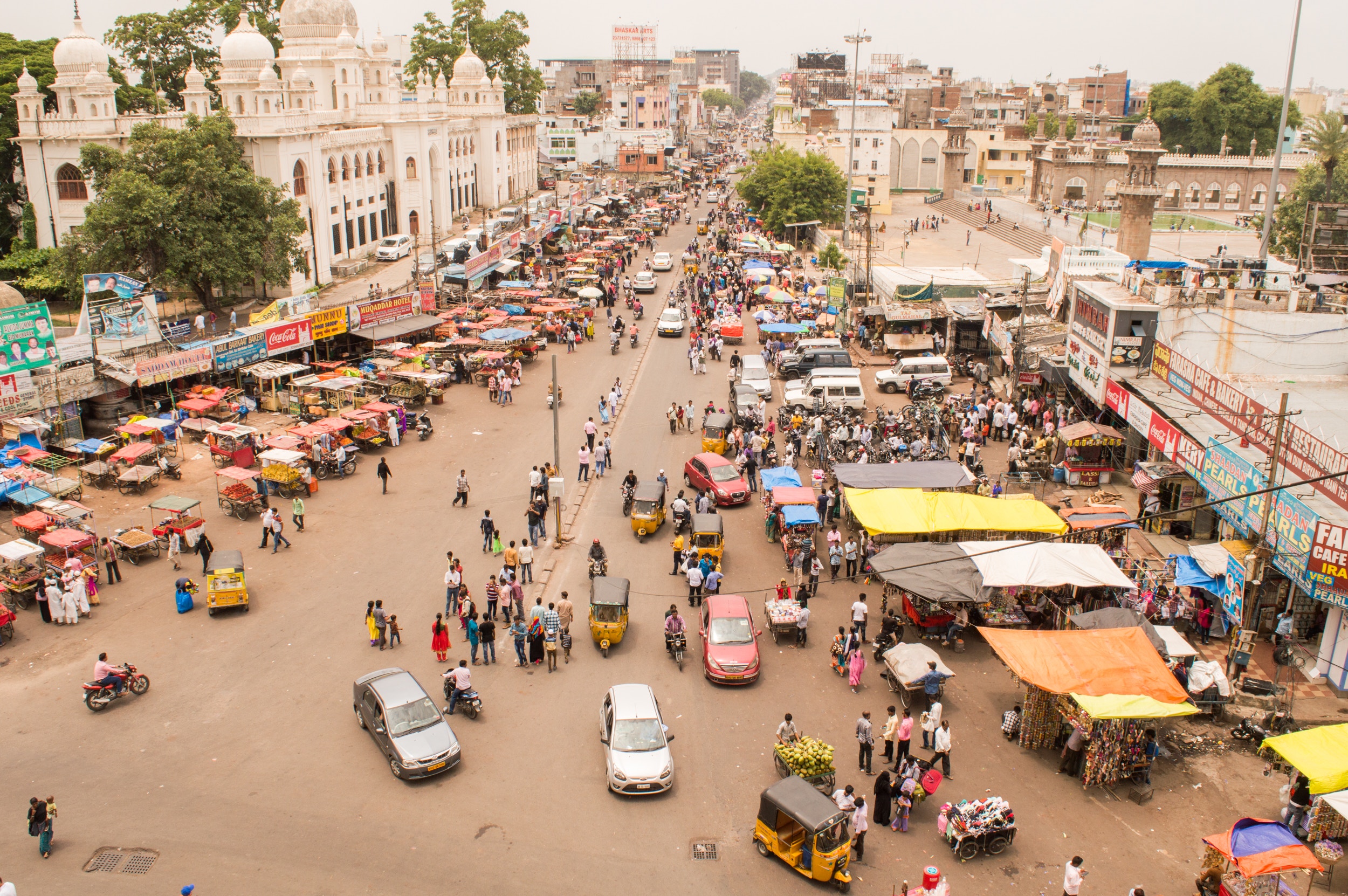 ENTITY reviews the stunning story of "Connecting Threads: Unleashing India." Photo of busy street in India.