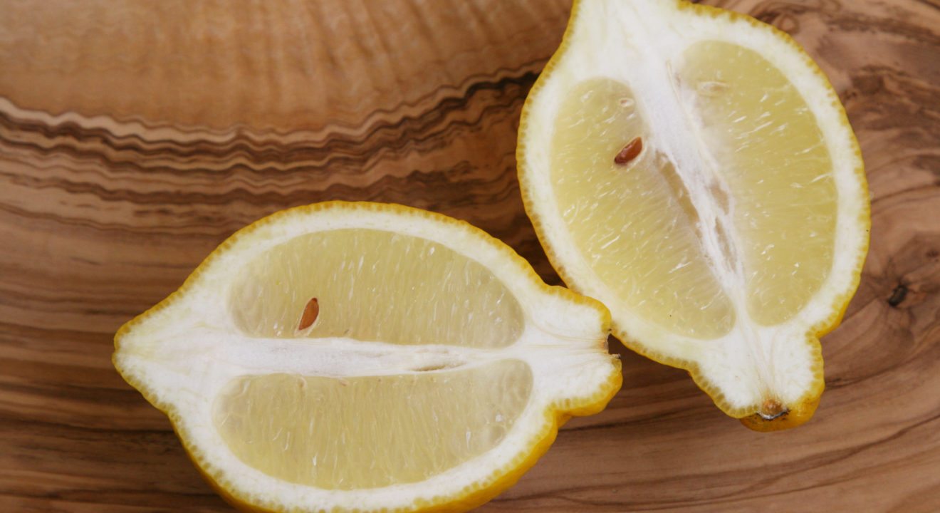 5 foods you can use as skin care products - lemons
