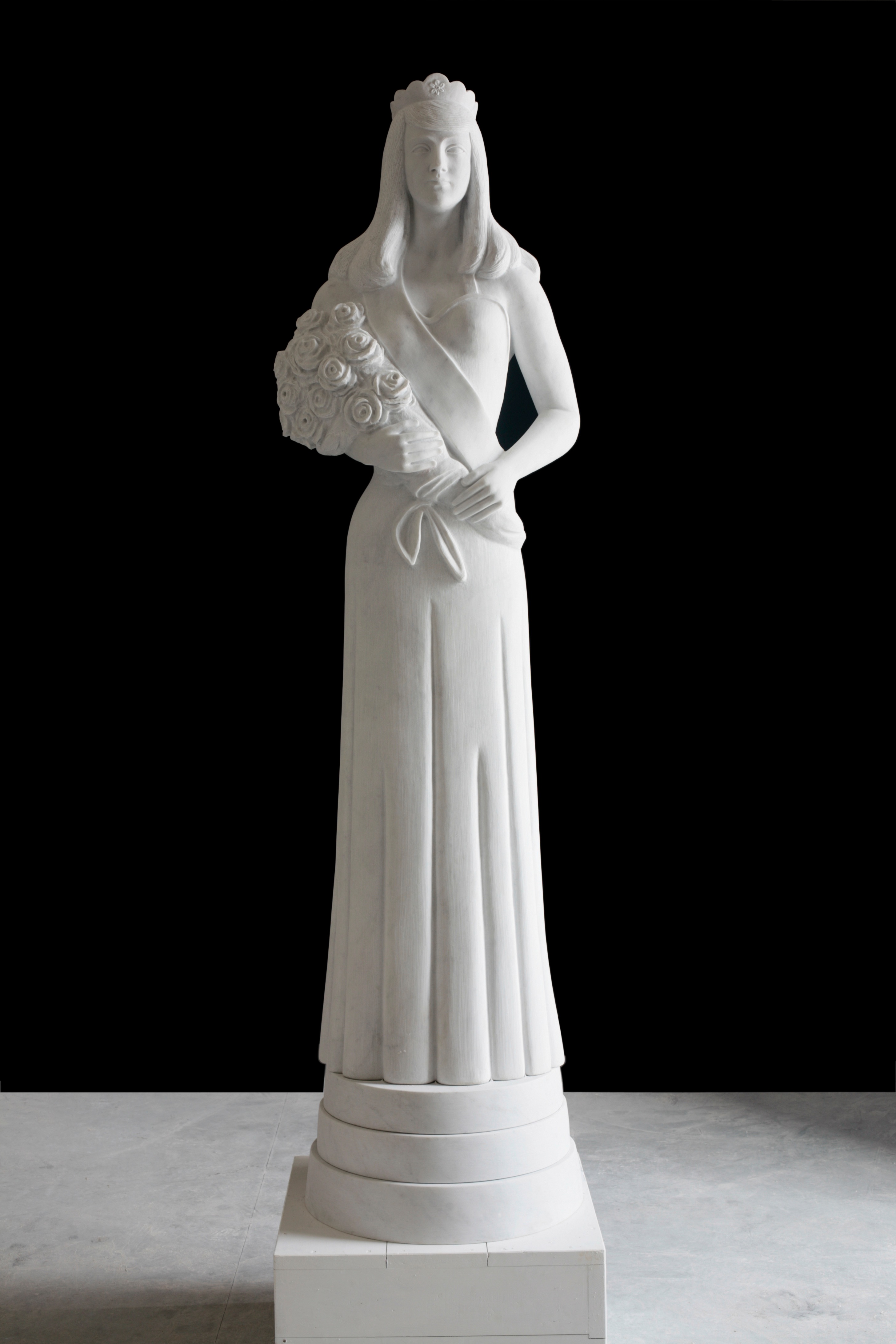 Hovnanian, Rachel Lee_Beauty queen totem_2009_Carrara bianco marble_height 11ft (1)