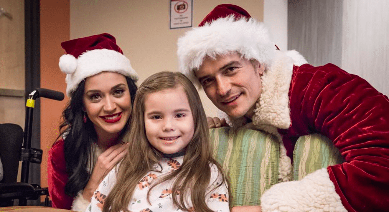 ENTITY reports on Katy Perry and Orlando Bloom visit Children's Hospital Los Angeles to spread some holiday cheer.