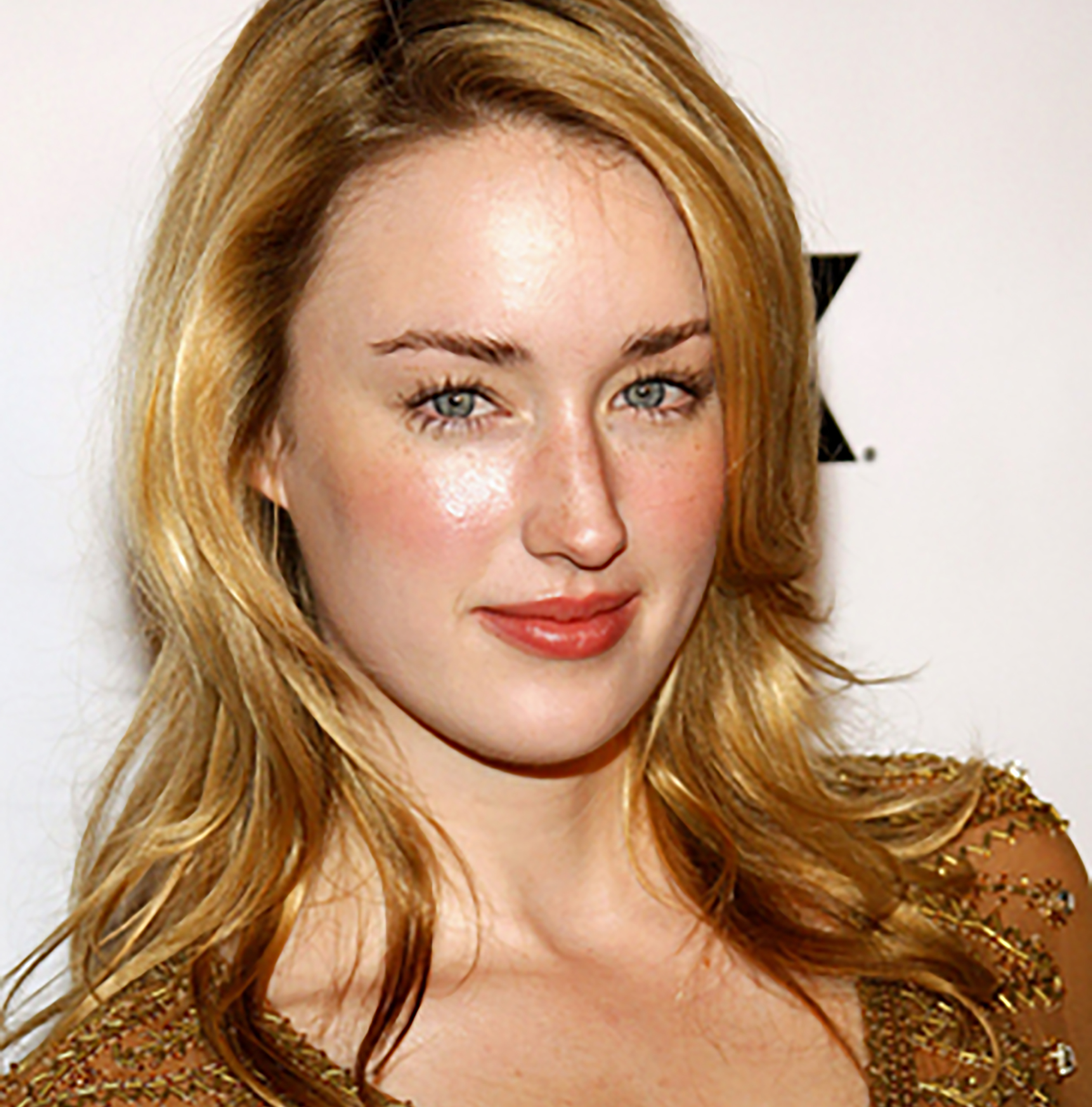 Growing Pains star Ashley Johnson shows her silly side on