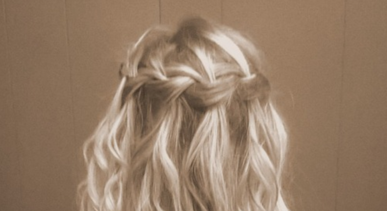 Awesome half-up, half-down wedding hairstyles to try this autumn