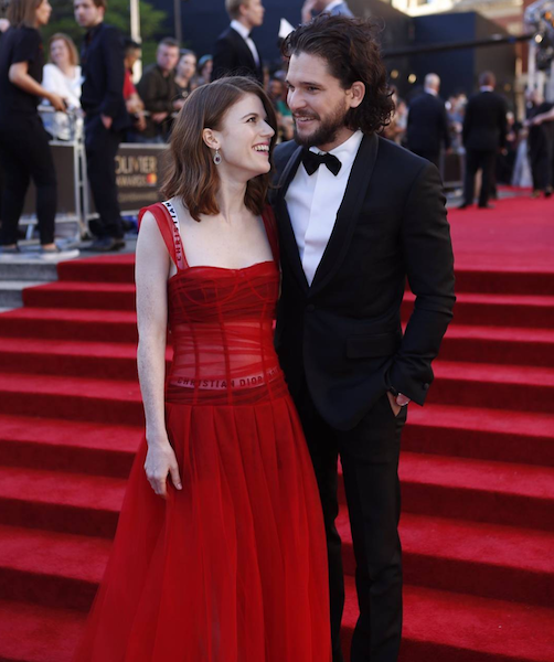ENTITY reports on how rose lesie and kit harrington are relationship goals.