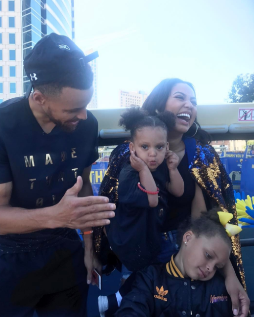 ENTITY shares Stephen Curry wife and family.