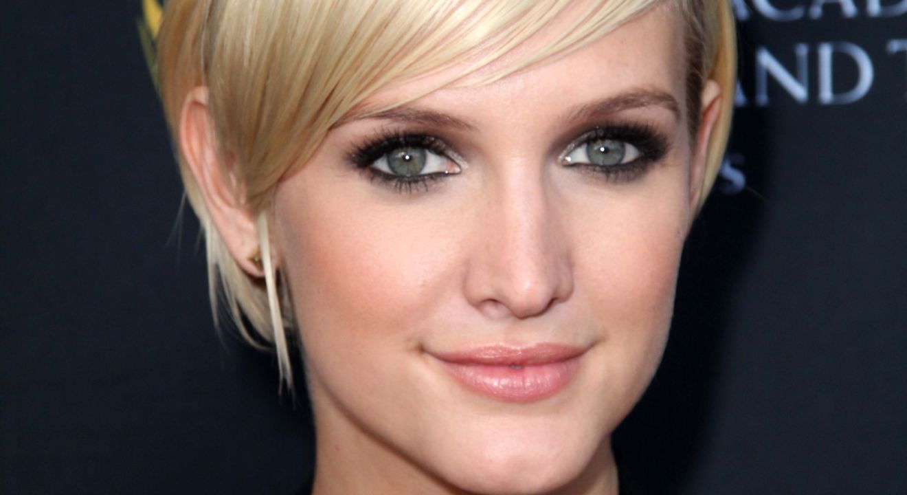 Who Is Ashlee Simpson 5 Facts About The Pieces Of Me Singer