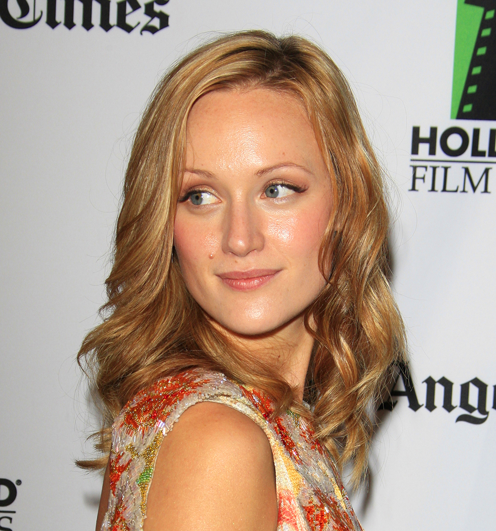 Meet Kerry Bishé: 5 Facts About the New 'Narcos' Actress