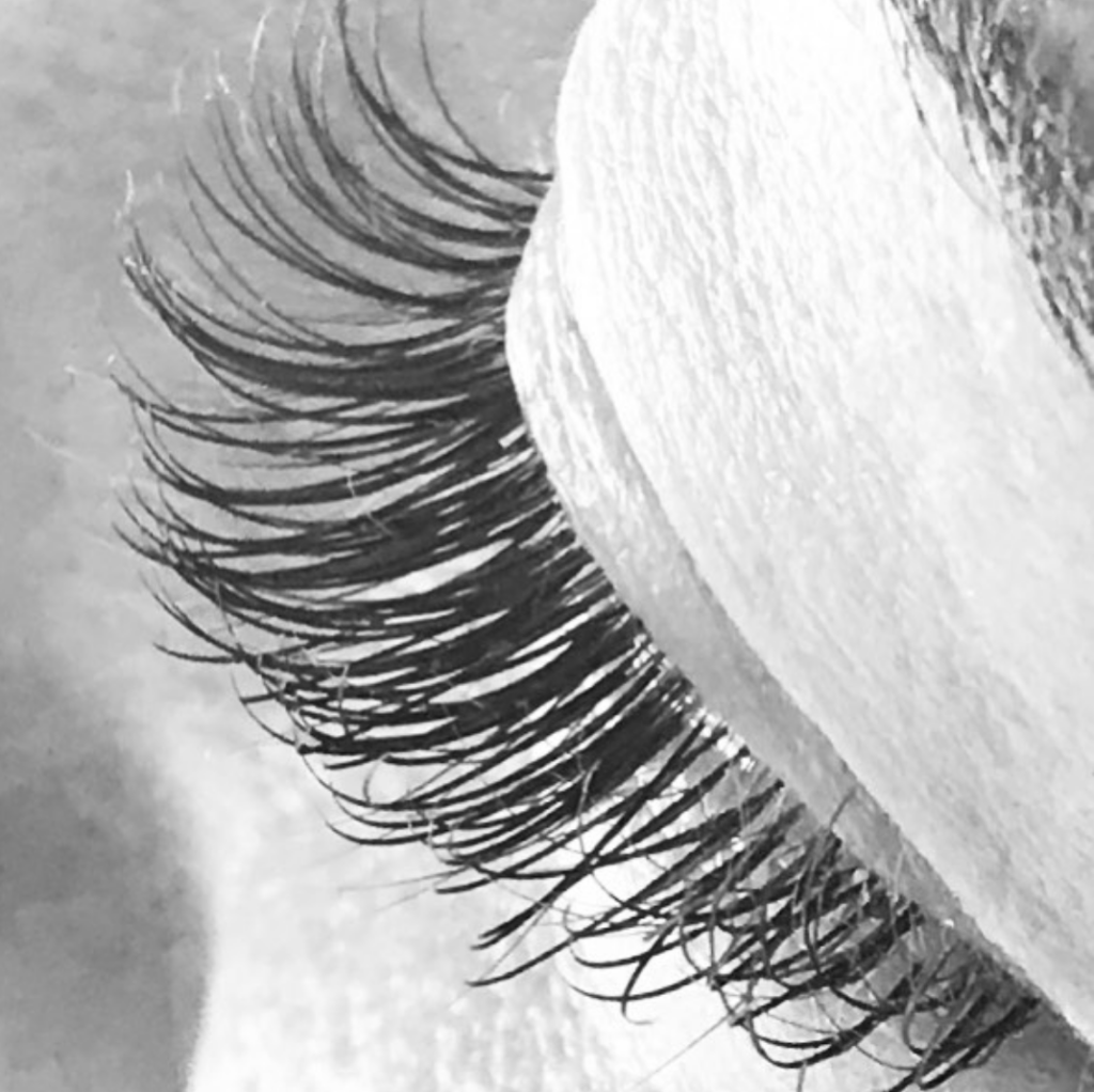 ENTITY gives a complete guide to eyelash extensions.