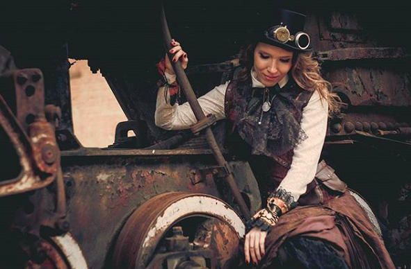 ENTITY Mag shares steampunk style