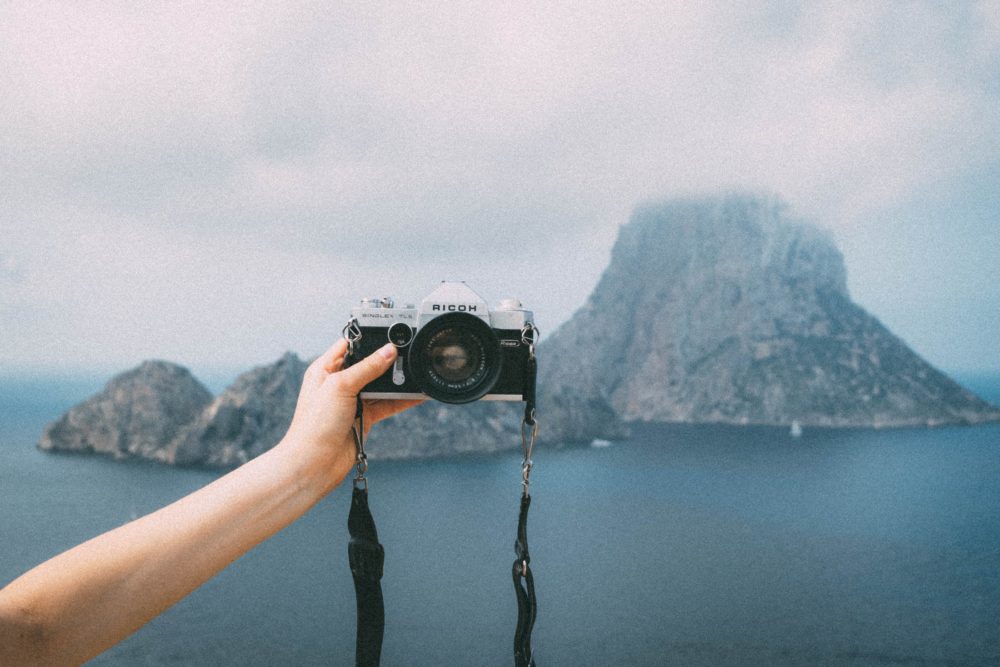 ENTITY explains how to take good Instagram photos by yourself.