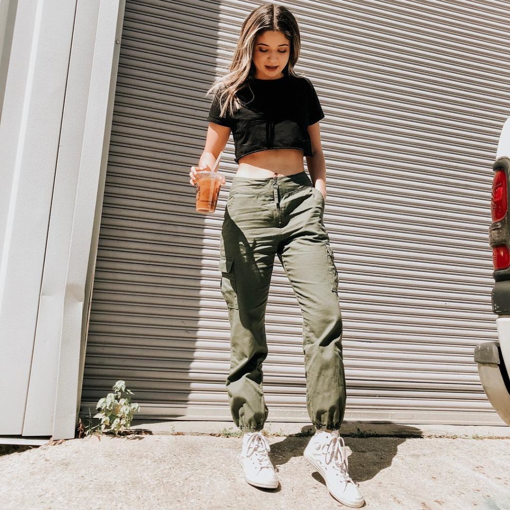 ENTITY explores a top 1990s fashion women loved, cargo pants.
