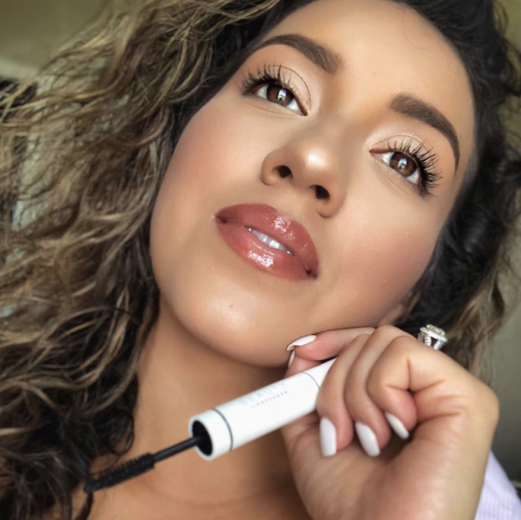 Entity shares photo of thick and thin mascara by popsugar