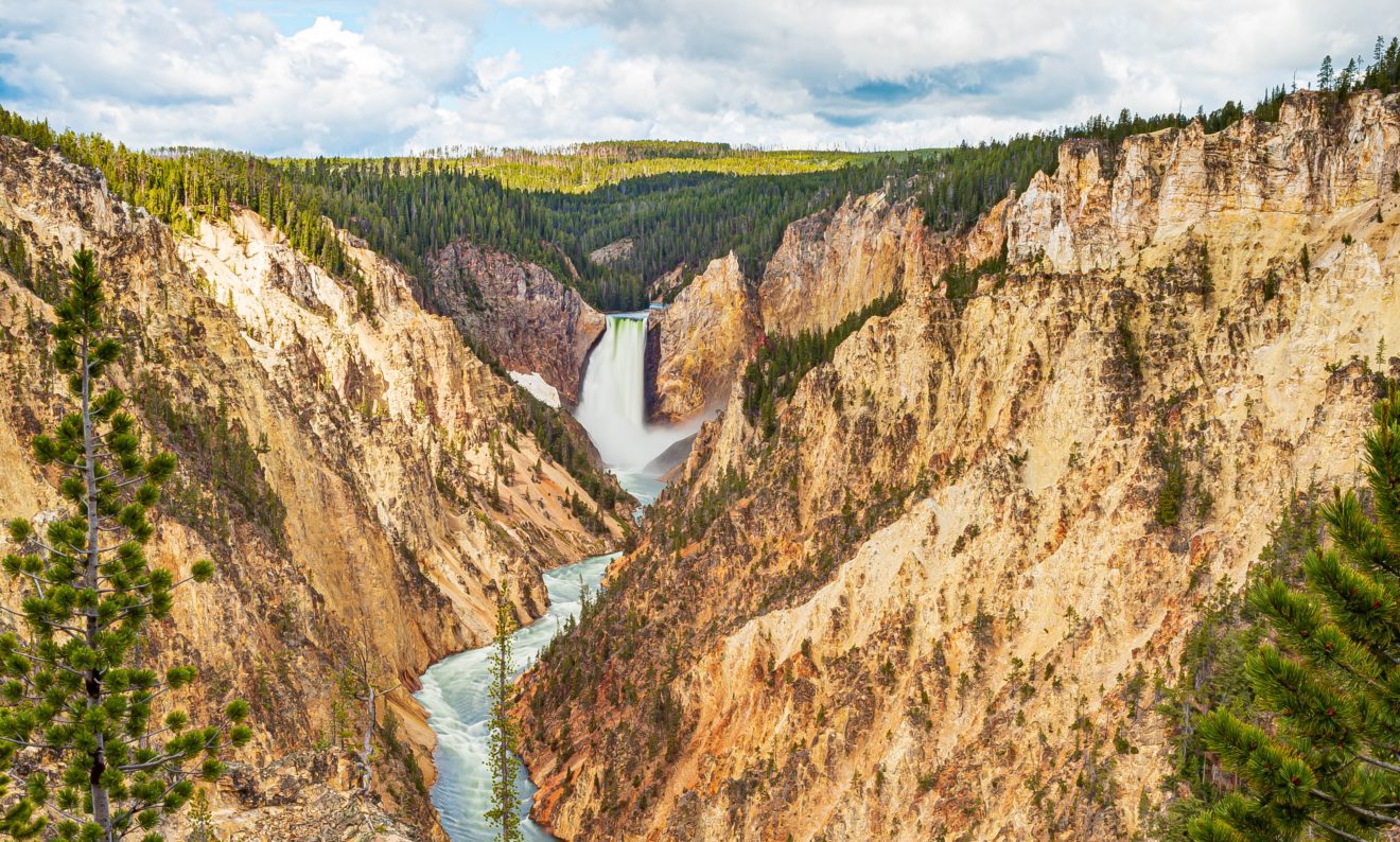 Entity shows river between mountains in yellowstone via unsplash for a dream vacation
