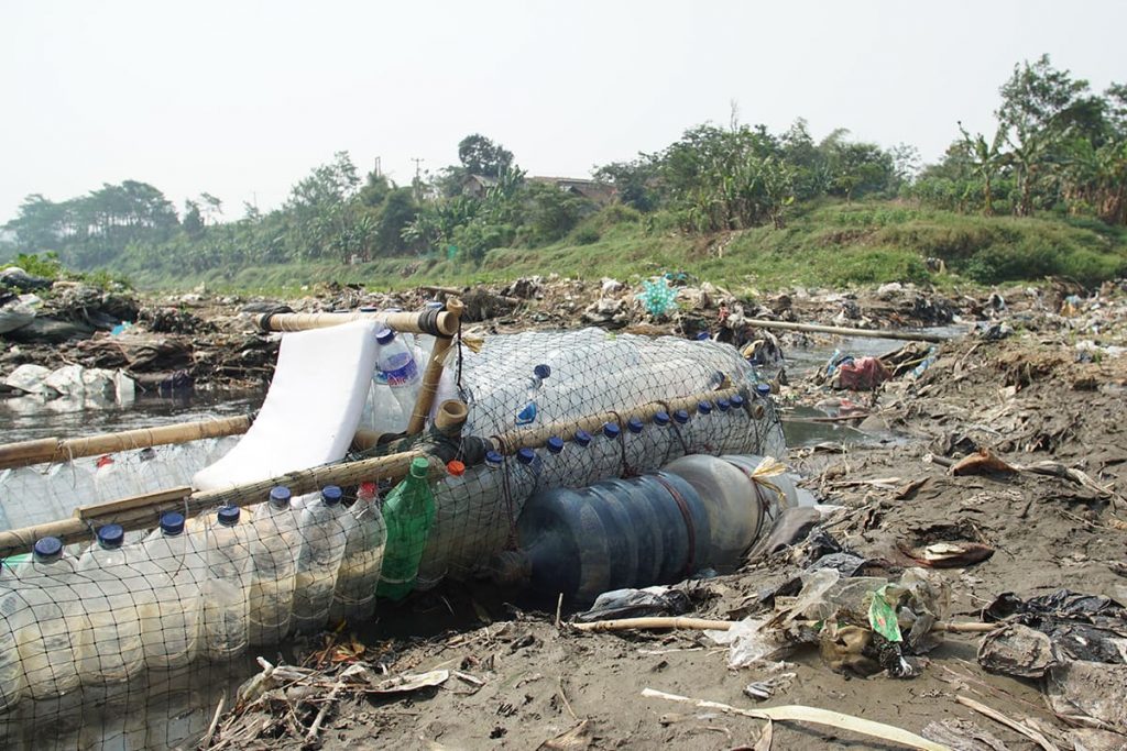 ENTITY Mag and Musings share a photo of how the pollution in rivers flows to the ocean.
