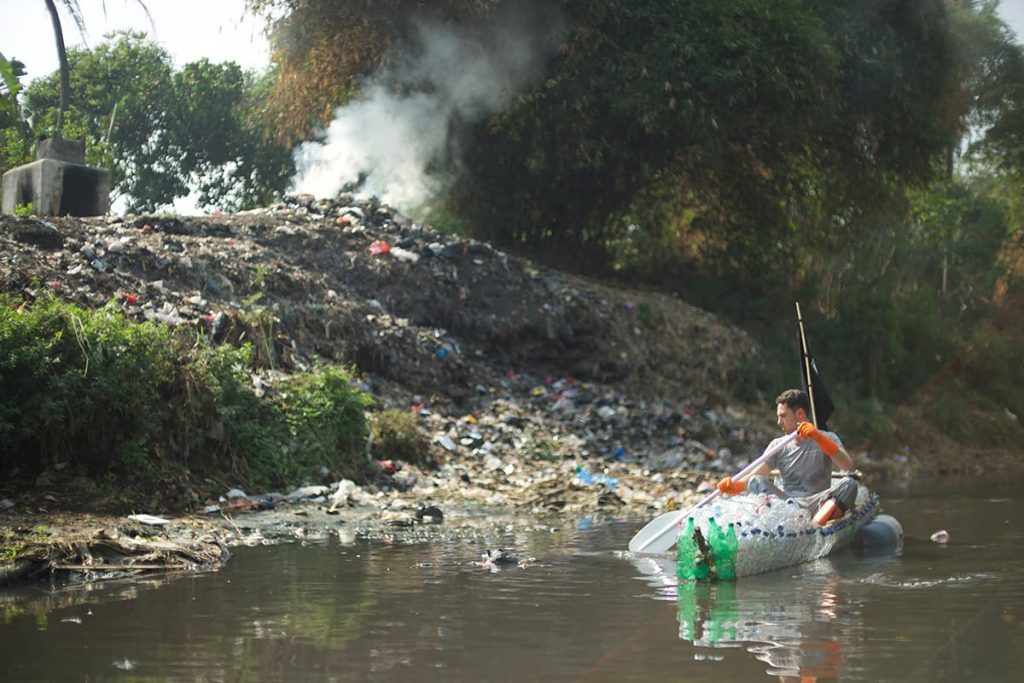 ENTITY Mag and Musings share a photo of Make a Change founder cleaning pollution in rivers.